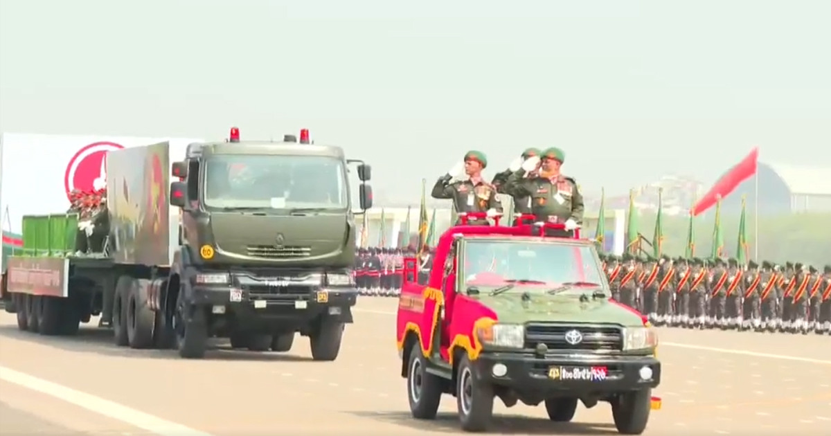 স্বাধীনতা দিবস উপলক্ষে জাতীয় স্কয়ারে চলছে বর্ণাঢ্য কুচকাওয়াজ