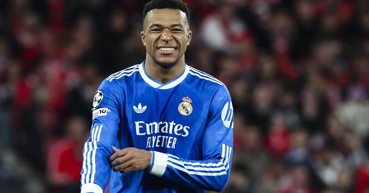 ভুল পায়ে চিকিৎসা, যা বললেন এমবাপে