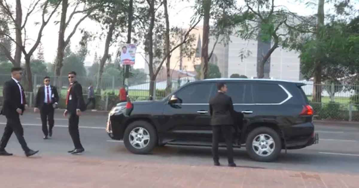 প্রধানমন্ত্রীর গাড়িতে প্রথমবার উড়ল জাতীয় পতাকা