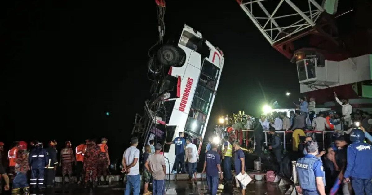 পদ্মায় বাসডুবি: ২৬ জনের মরদেহ উদ্ধার