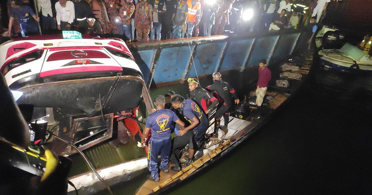 নিহত প্রতি পরিবারকে ১ কোটি টাকা দেবার দাবি