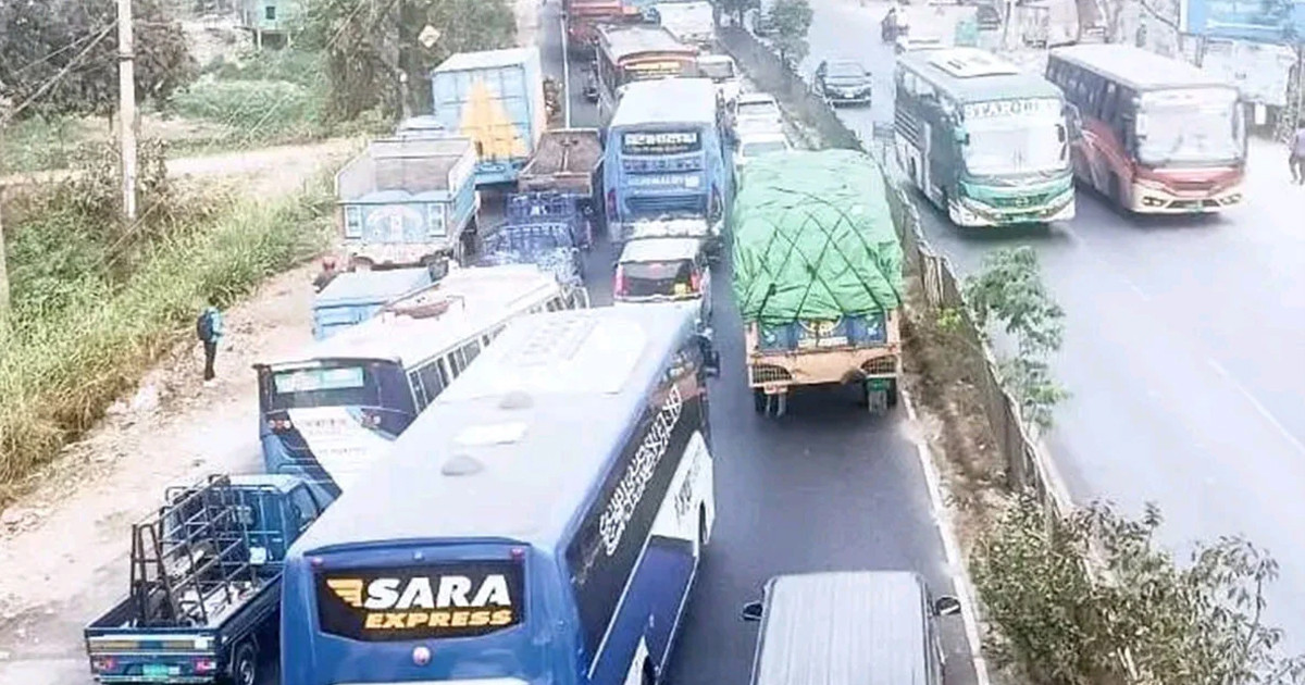 ঢাকা-চট্টগ্রাম মহাসড়কের দীর্ঘ যানজট