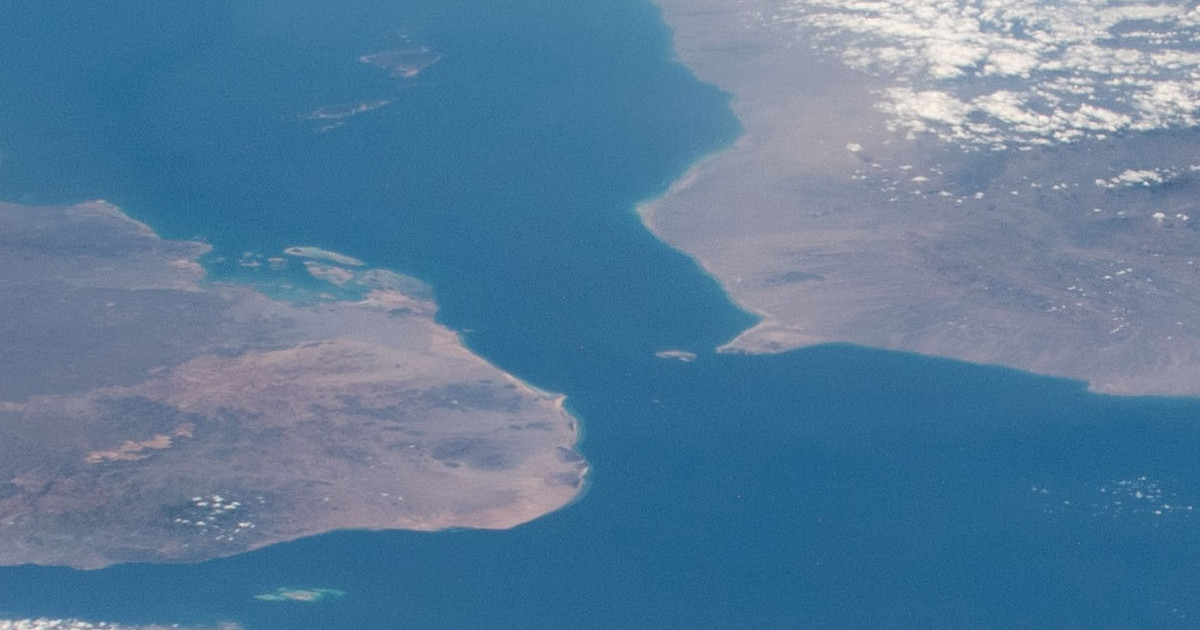 আরও একটি গুরুত্বপূর্ণ বাণিজ্যপথ বন্ধ করার হুমকি দিলো ইরান