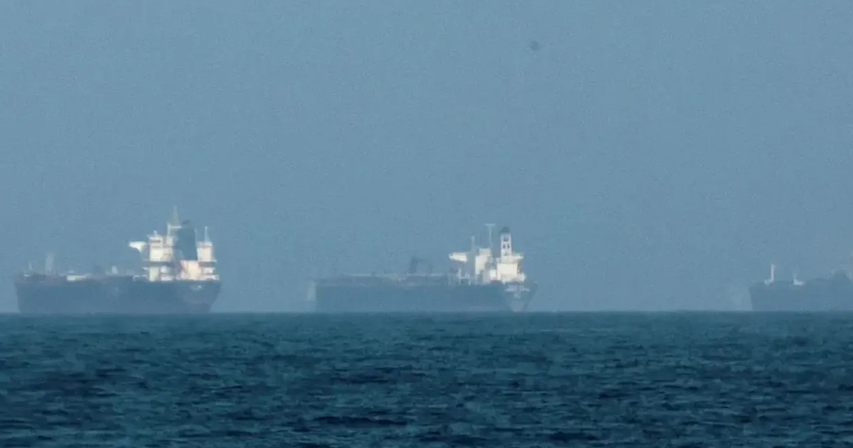 হরমুজ প্রণালি দিয়ে চলাচলে অনুমতি পেলো মালয়েশিয়ার জাহাজ