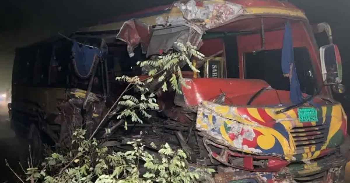 কিশোরগঞ্জে দুই বাসের মুখোমুখি সংঘর্ষ, আহত ২০
