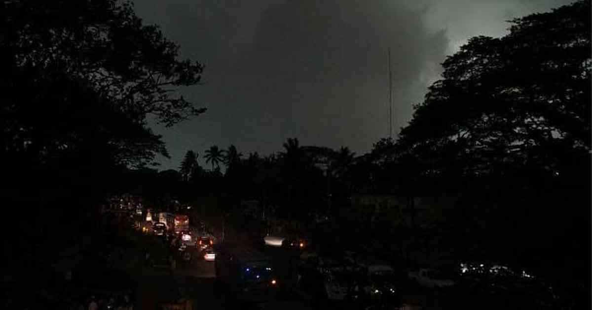 দুপুর গড়াতেই আঁধারে ডুববে আকাশ, চার অঞ্চলে শক্তিশালী ঝড়ের আভাস