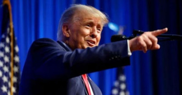 ইরানের জ্বালানি স্থাপনায় আরও ১০ দিন হামলা স্থগিত করলেন ট্রাম্প