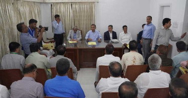 নয়াপল্টনে দলীয় কার্যালয়ে নেতাদের সঙ্গে প্রধানমন্ত্রীর মতবিনিময়