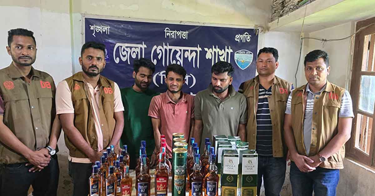 শয়ন কক্ষে ৩৯ বোতল বিদেশি মদ, গ্রেপ্তার ৩