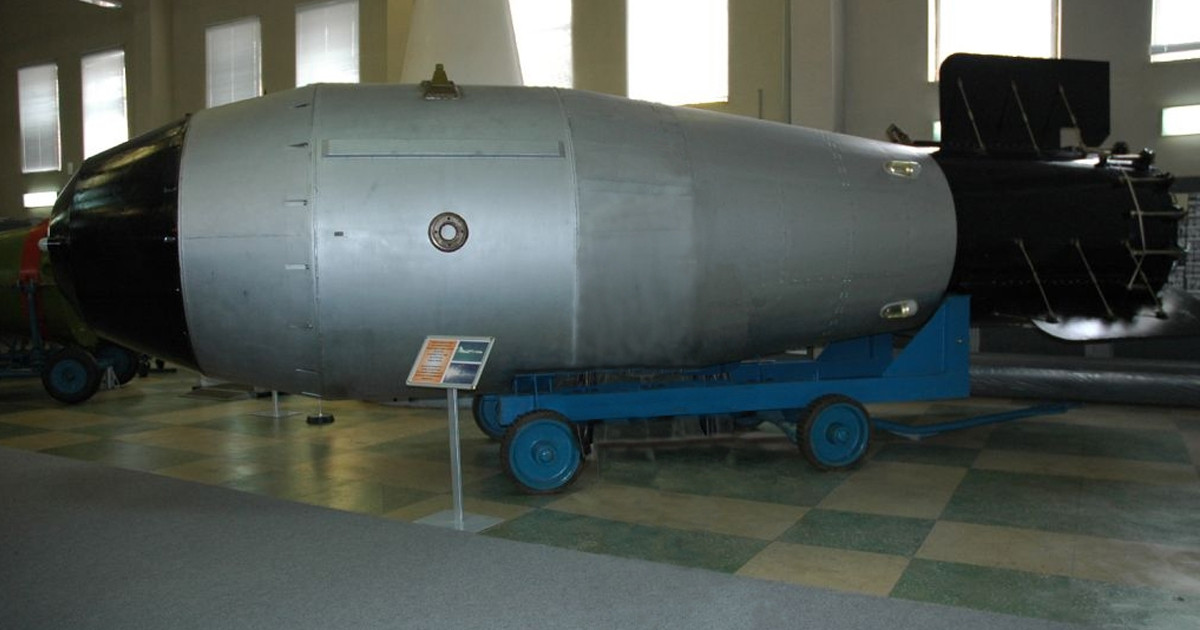 কার হাতে ইতিহাসের সবচেয়ে শক্তিশালী পারমাণবিক ‘জার বোম্বা’