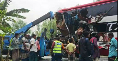 দিনাজপুরে বাস-ট্রাক সংঘর্ষে নিহত ২