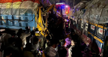 শেরপুরে ট্রাক-বাসের ত্রিমুখী সংঘর্ষ, আহত ১৫