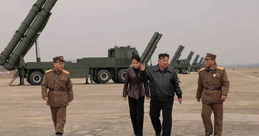 প্রধান যুদ্ধ ট্যাংকের পরীক্ষা পর্যবেক্ষণে কিম