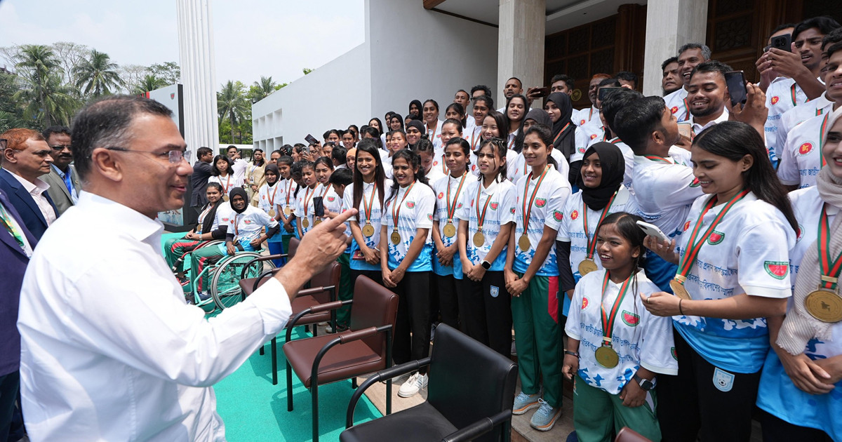 খেলোয়াড়দের দলীয় রাজনীতিতে না জড়ানোর অনুরোধ প্রধানমন্ত্রীর