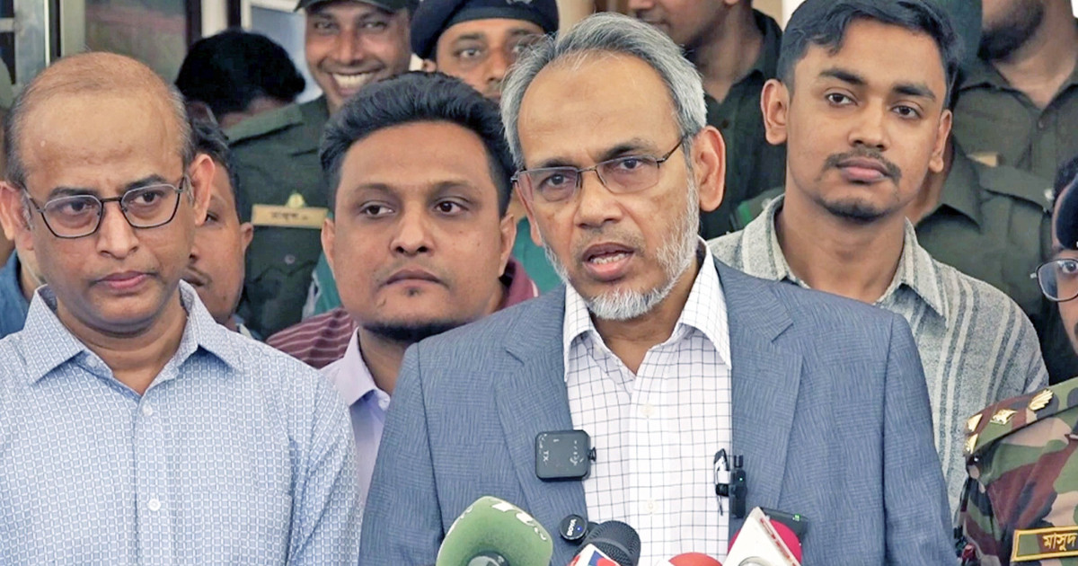 রাজশাহী মেডিকেল পরিদর্শনকালে ডা. রফিকূল: দ্রুত হামের টিকা সরবরাহের তাগিদ