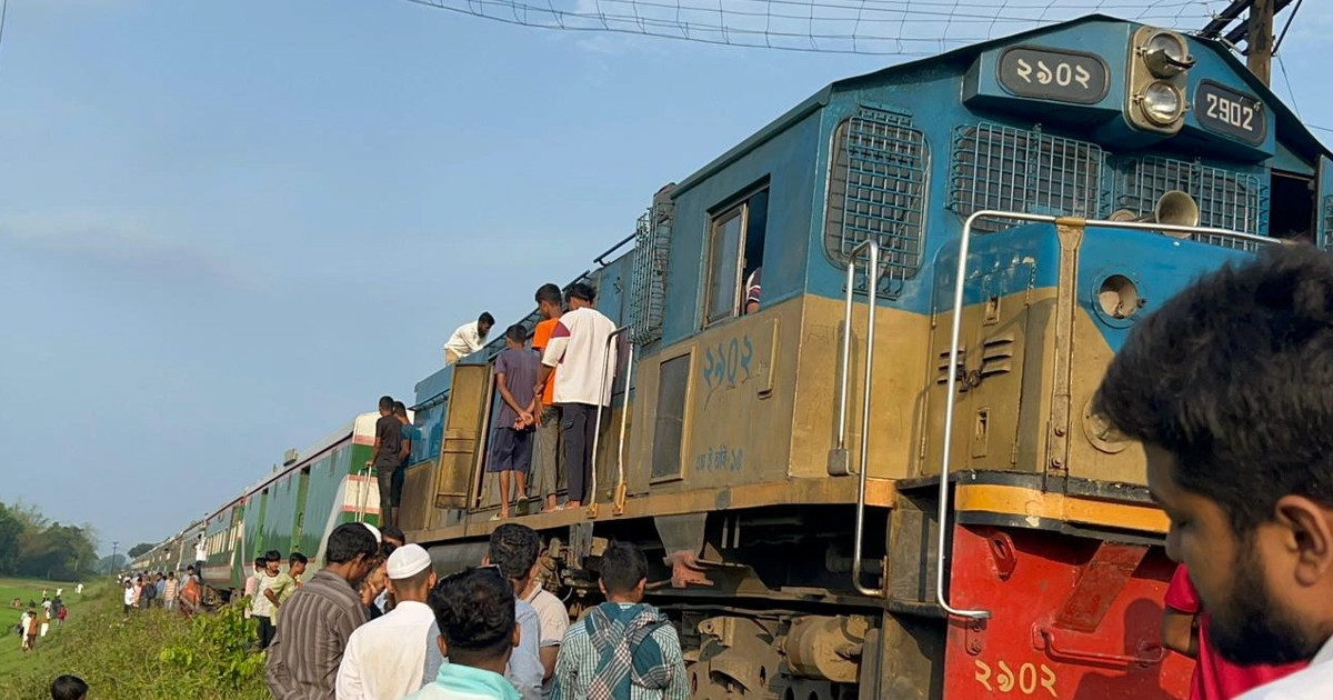 সিলেটগামী ট্রেনে আগুন