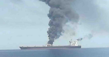 দুবাই বন্দরে তেলভর্তি বিশাল জাহাজে ইরানের হামলা, তেল সাগরে ছড়িয়ে পড়ার শঙ্কা