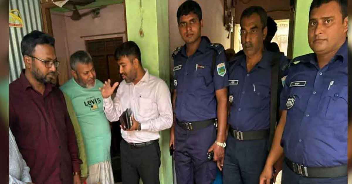 দোকানদারের বাড়িতে বিছানার নিচে পাওয়া গেল পেট্রোল