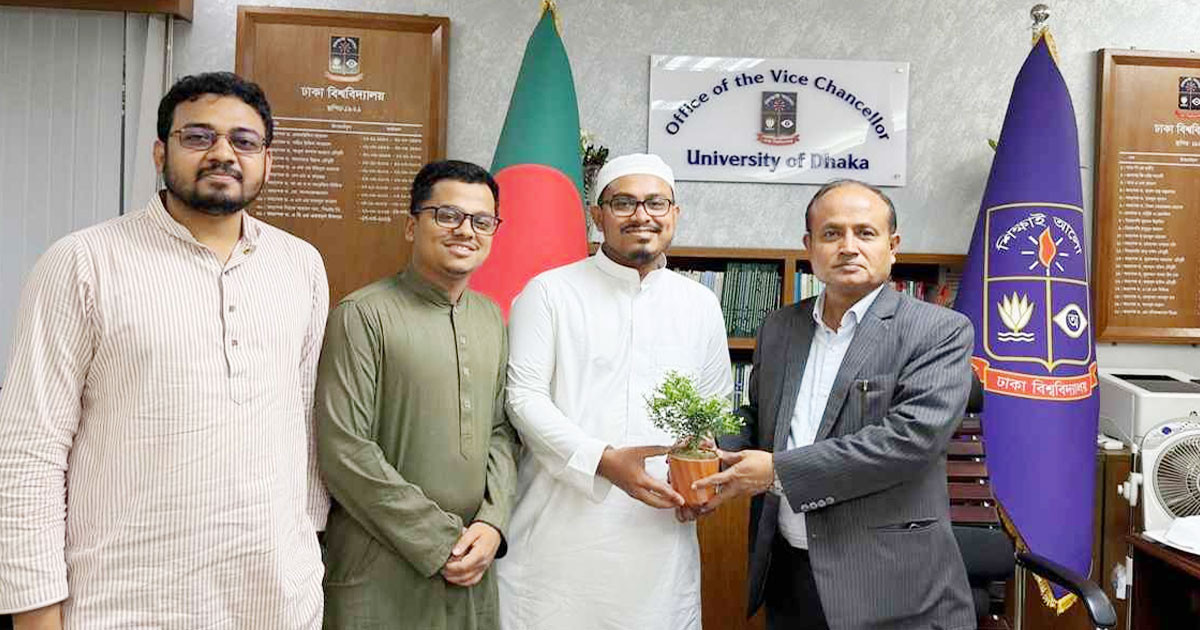 ঢাবির নতুন উপাচার্যের সঙ্গে ডাকসু নেতাদের সৌজন্য সাক্ষাৎ