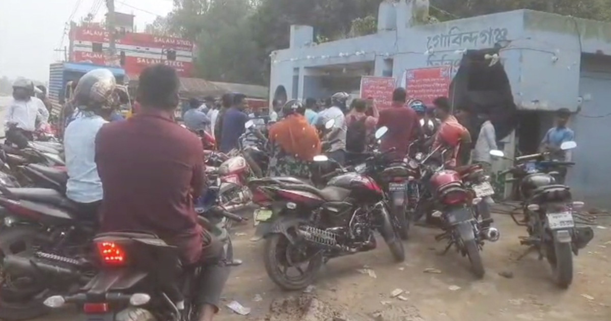 বেশি দামে তেল বিক্রি, গাইবান্ধায় ২ জনকে জরিমানা