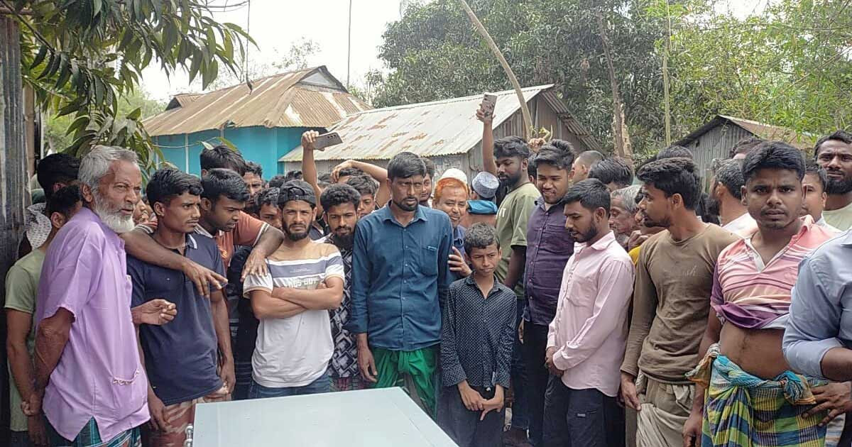 রাস্তায় ফেলে যাওয়া ট্রাংকে নারীর অর্ধগলিত লাশ