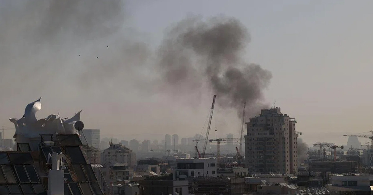 ইসরাইলে তৃতীয়বার ক্ষেপণাস্ত্র হামলা চালিয়েছে হুতি বাহিনী