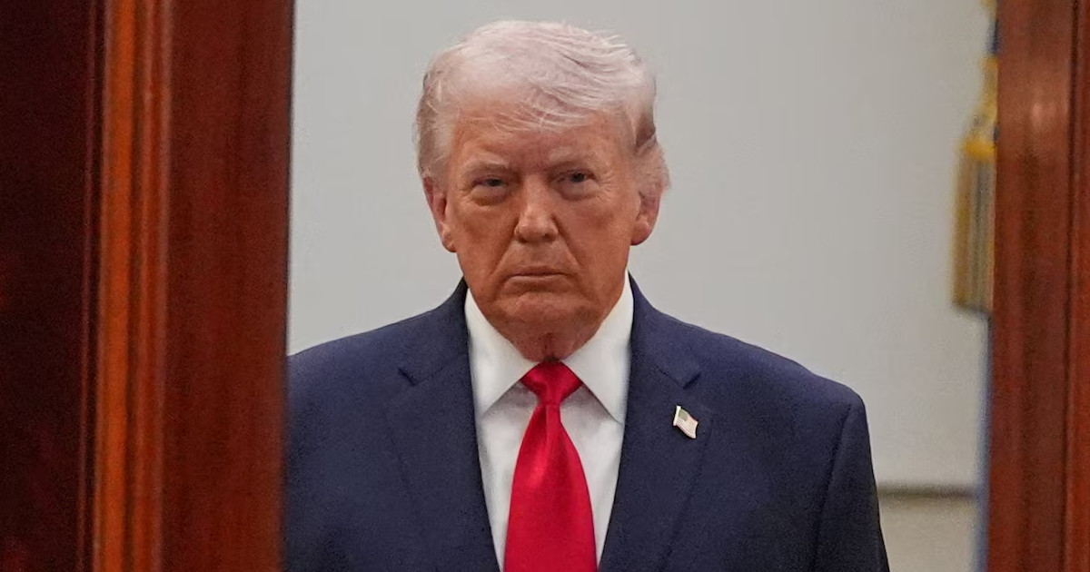 ইরানের ওপর “অত্যন্ত কঠোর” হামলা চালিয়ে দ্রুত যুদ্ধ শেষ করা হবে: ট্রাম্প