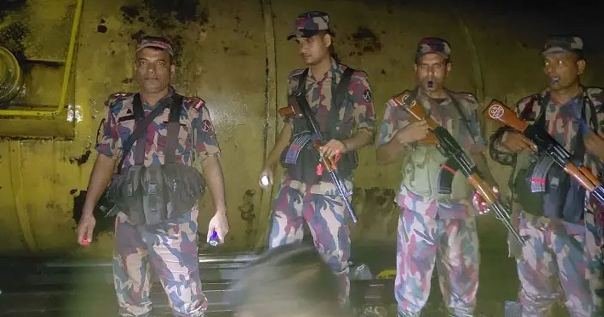 হবিগঞ্জে তেলবাহী ট্রেন লাইনচ্যুত, লুটপাট বন্ধে ঘটনাস্থলে বিজিবি