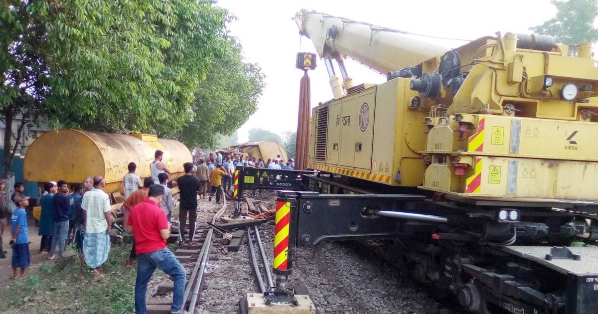 ১৪ ঘণ্টা ধরে বন্ধ সিলেটের সঙ্গে সারা দেশের রেল যোগাযোগ