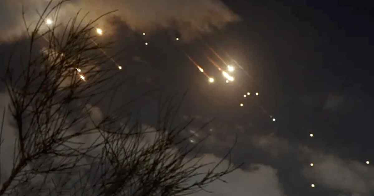 ট্রাম্পের ভাষণ থামতেই ইসরায়েলে ক্ষেপণাস্ত্রের বৃষ্টি ঝরাল ইরান