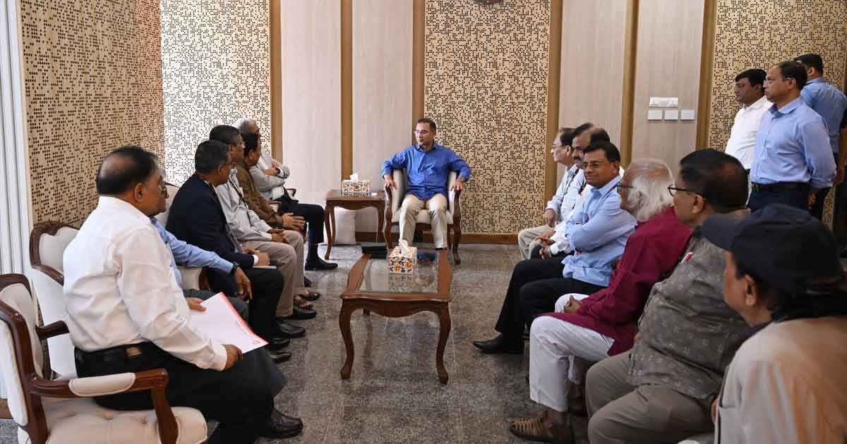 প্রধানমন্ত্রীর সঙ্গে পূজা উদযাপন পরিষদের প্রতিনিধিদলের সৌজন্য সাক্ষাৎ