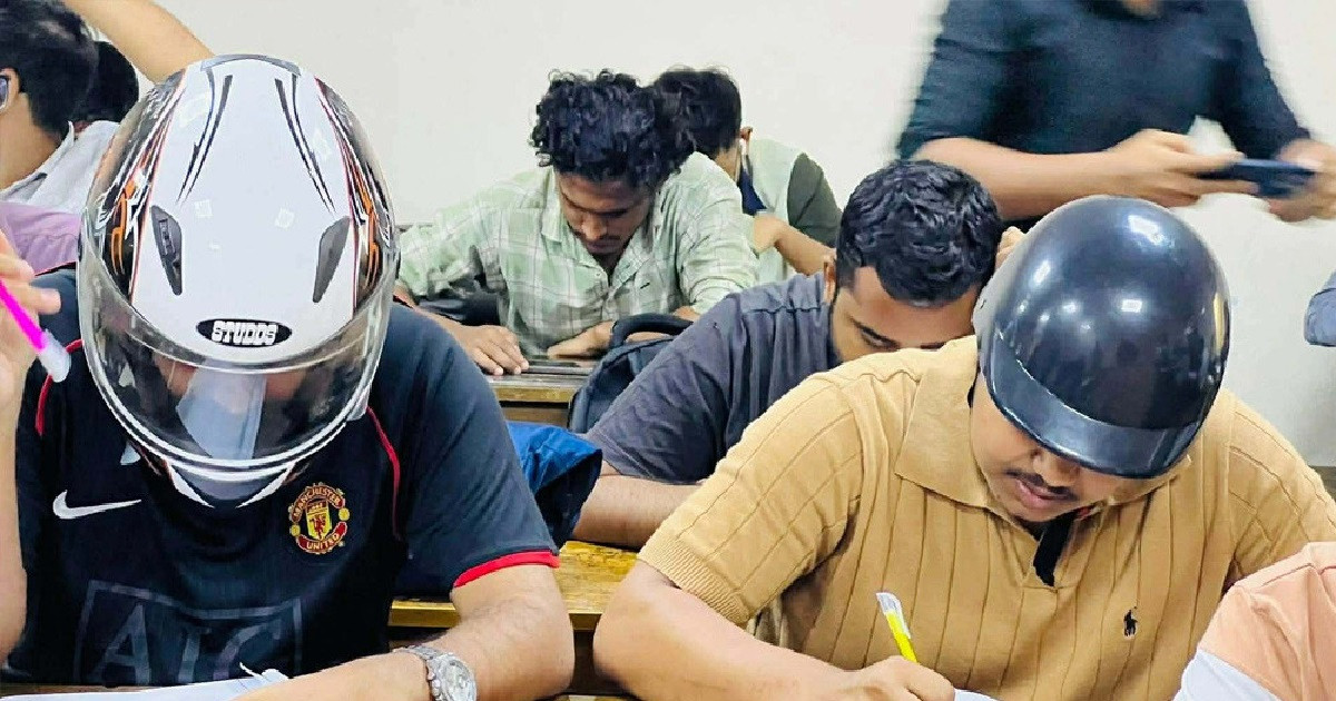 জবিতে হেলমেট পরে পরীক্ষার হলে শিক্ষার্থীরা