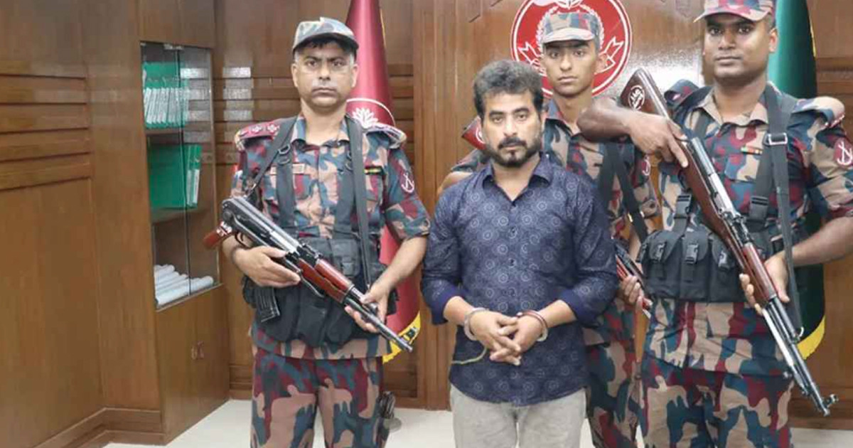 সাড়ে ৬ কোটি টাকার হীরাসহ ভারতীয় নাগরিক আটক