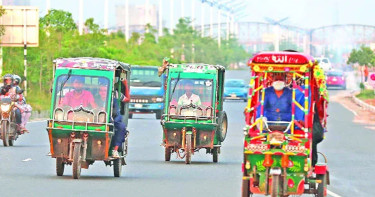 ৩০০ ফিট এক্সপ্রেসওয়ে এখন ডেথ ট্র্যাক