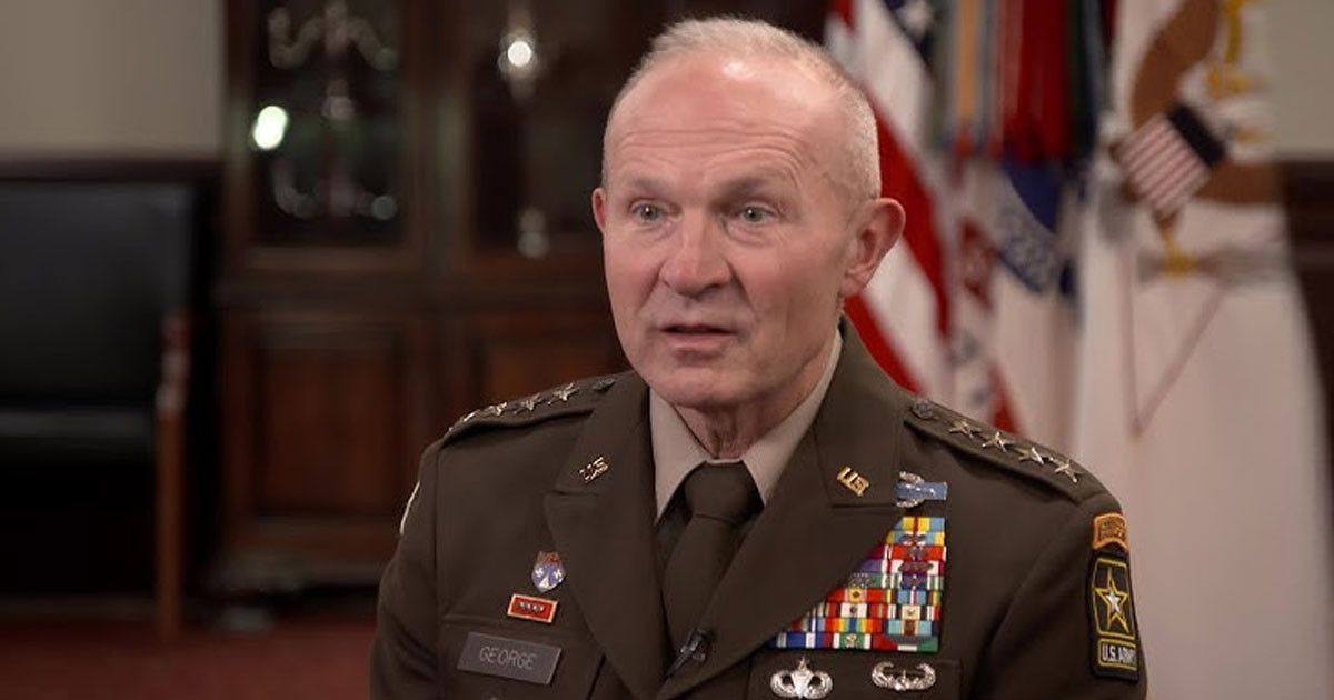 মার্কিন সেনাপ্রধানকে বাধ্যতামূলক অবসরে পাঠাল ট্রাম্প