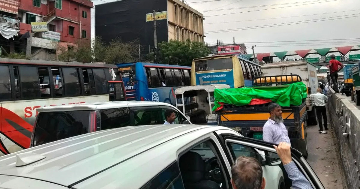 ৩ মহাসড়কে তীব্র যানজট, ভোগান্তিতে যাত্রীরা