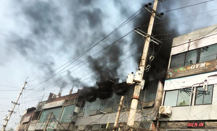 মধুপুরের শপিংমলে আগুন