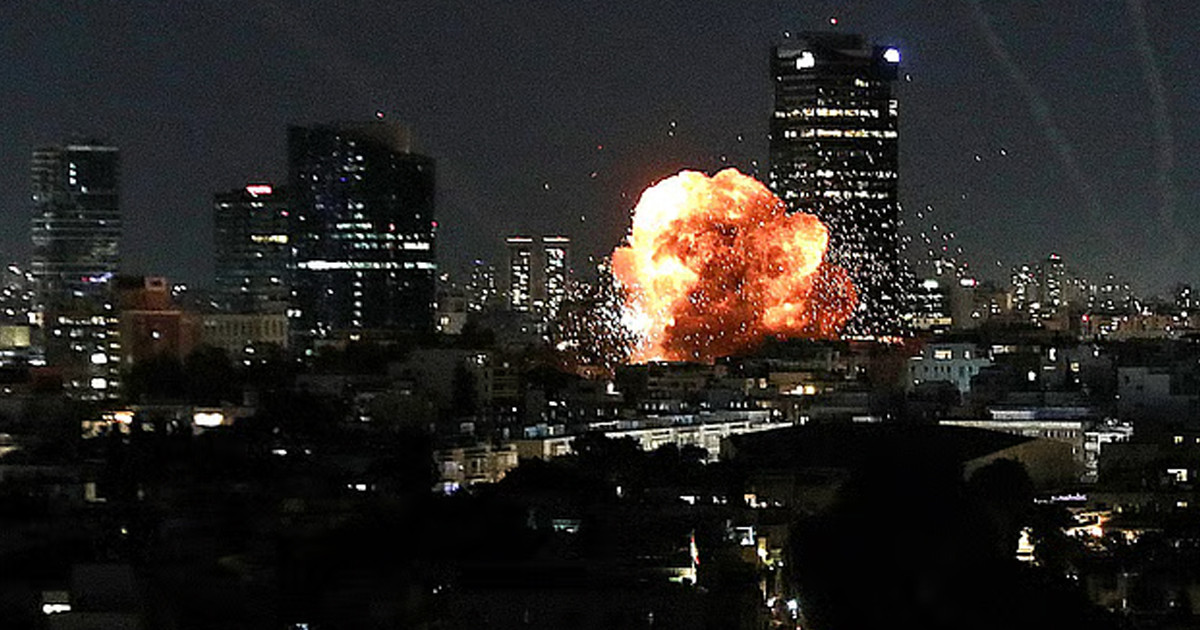 মধ্য ইসরায়েলে সরাসরি আঘাত করলো ইরানি মিসাইল