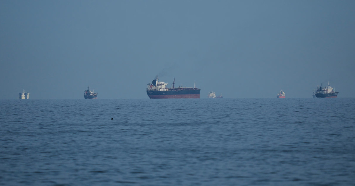 সহসাই ইরানের থেকে হরমুজ প্রণালির নিয়ন্ত্রণ নেওয়া যাচ্ছে না: মার্কিন গোয়েন্দা সংস্থা