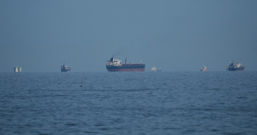 সহসাই ইরানের থেকে হরমুজ প্রণালির নিয়ন্ত্রণ নেওয়া যাচ্ছে না: মার্কিন গোয়েন্দা সংস্থা