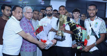 দেশে ফিরল সাফজয়ী ফুটবল দল