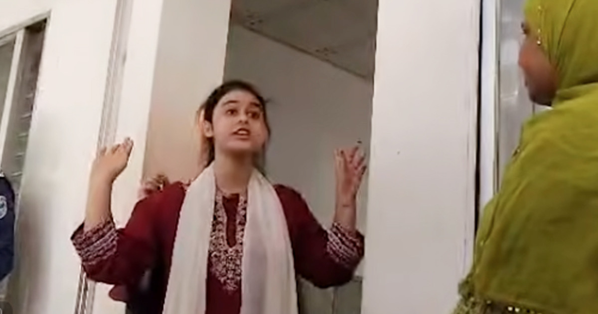 আলোচিত  টিকটকার প্রিয়া খান গ্রেপ্তার