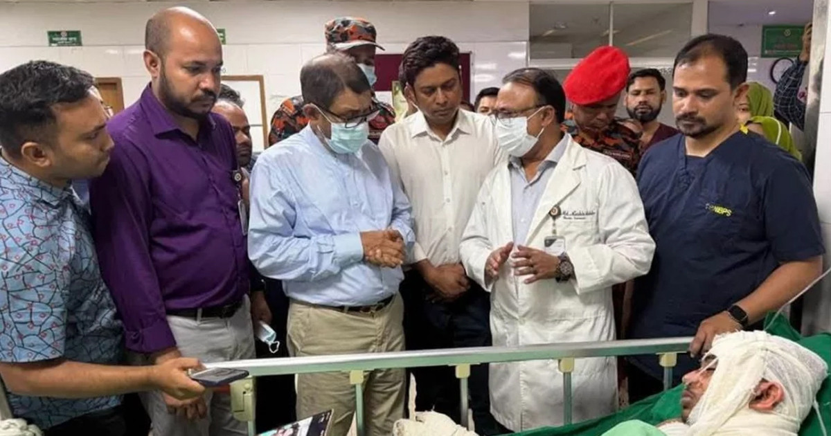 কদমতলীর কারখানায় বিস্ফোরণ: দগ্ধদের খোঁজ নিলেন স্বাস্থ্যমন্ত্রী