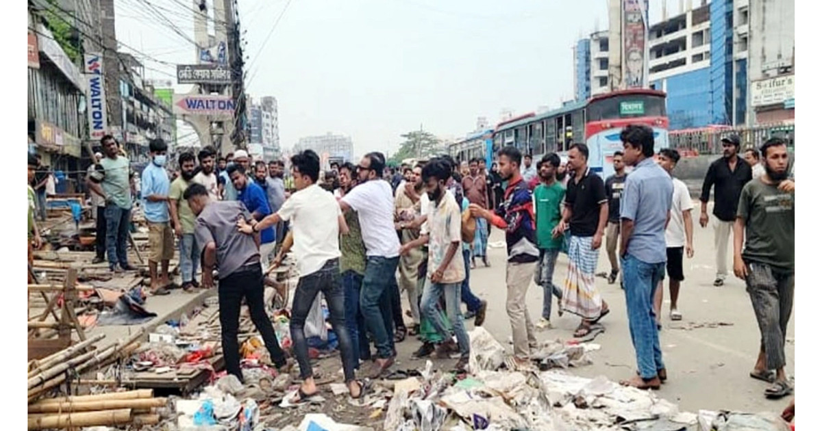 ফুটপাত দখল ও চাঁদাবাজির নিয়ন্ত্রণ নিয়ে যুবদল-ছাত্রদল সংঘর্ষ