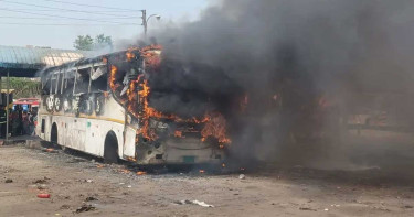 কুমিল্লায় দাঁড়িয়ে থাকা তিন এসি বাসে আগুন
