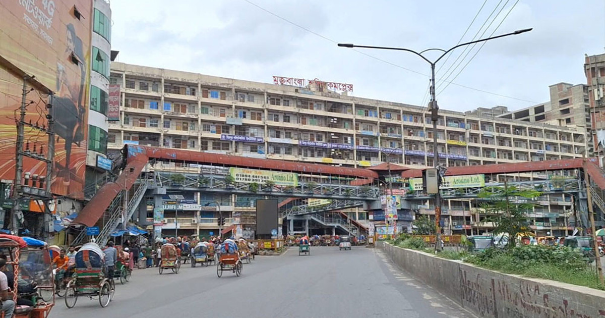 মিরপুরে বার ও আবাসিক হোটেলে অভিযান, আটক শতাধিক নারী-পুরুষ