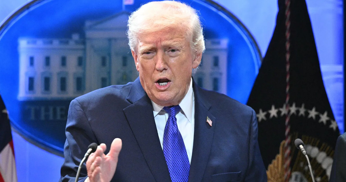 জরুরি সংবাদ সম্মেলন ডেকেছেন ট্রাম্প