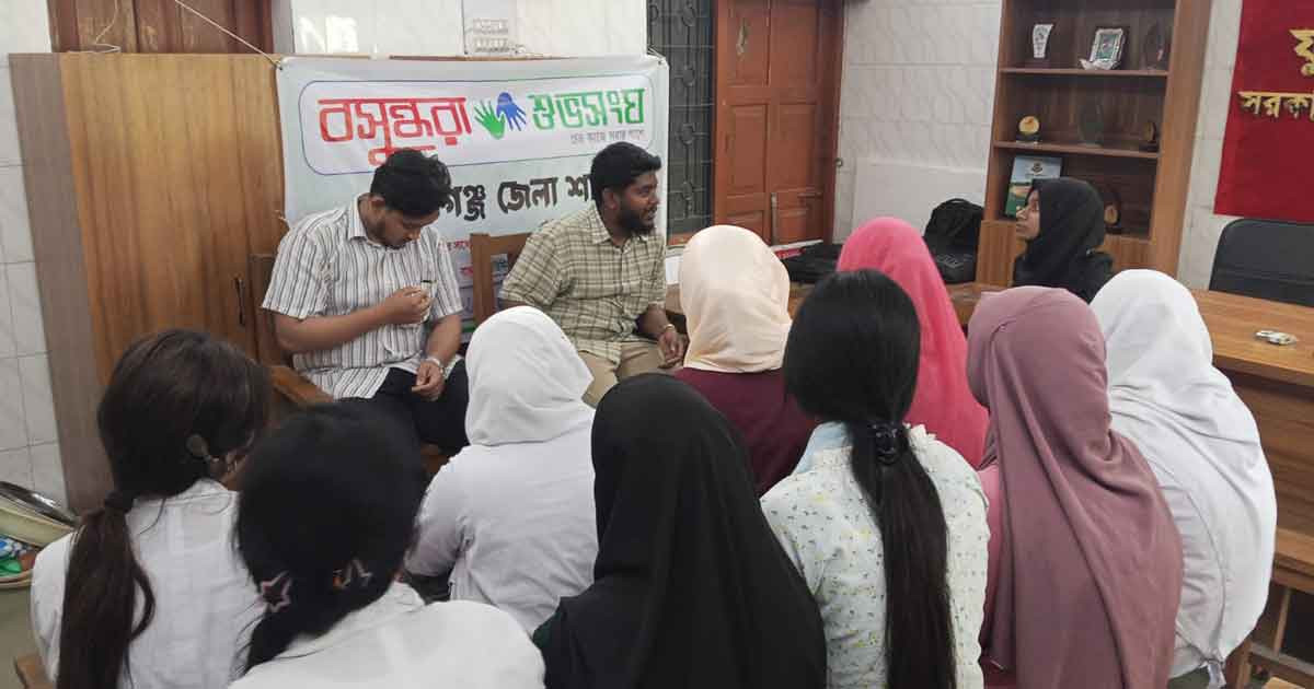 ছোটগল্প নিয়ে বসুন্ধরা শুভসংঘ মুন্সিগঞ্জ জেলার বন্ধুদের অংশগ্রহণে সাহিত্য আড্ডা