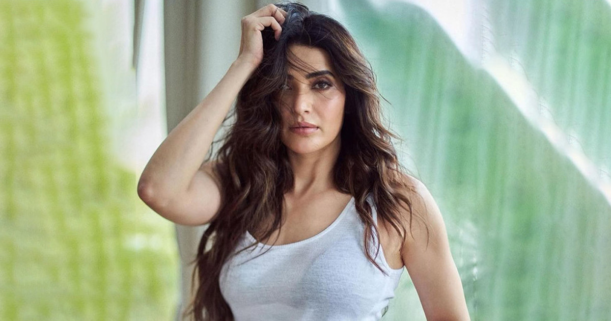 মা হচ্ছেন কারিশমা