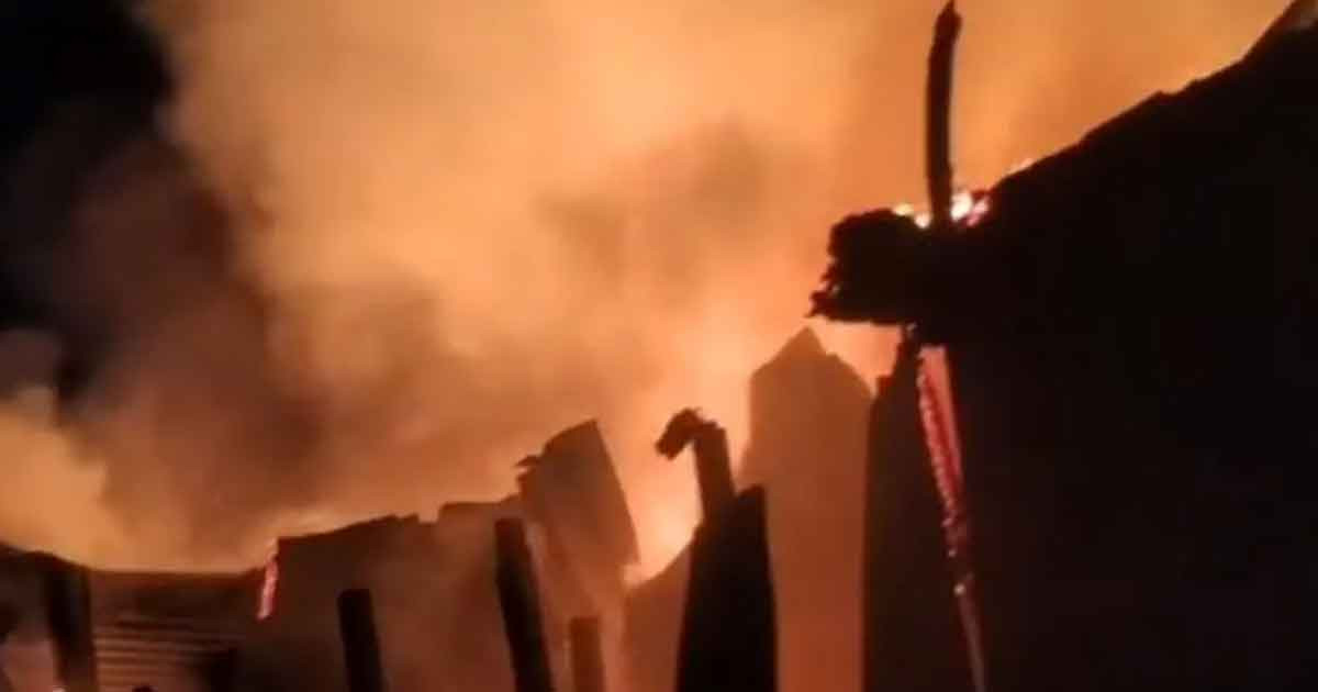 গাজীপুরে মিলগেট বস্তিতে ভয়াবহ আগুন